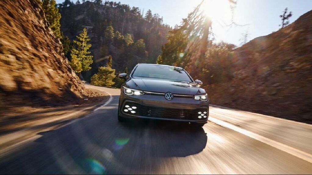 تبدأ من 139 الف درهم .. فولكس فاجن Golf GTI موديل 2022 