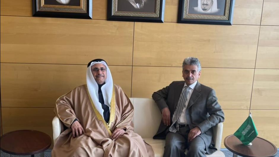 عادل العسومي رئيس البرلمان العربي والسفير عبد الرحمن الجمعة