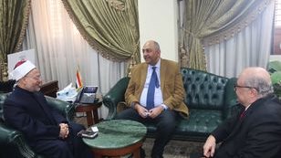 المفتي ومساعد وزير الخارجية خلال اللقاء 