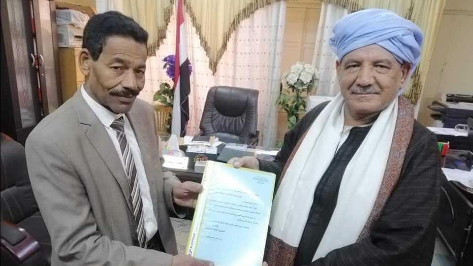 مواطن سوهاجي يتنازل عن بطاقته التموينية