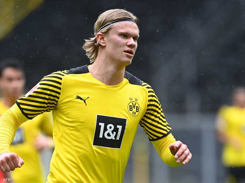 هالاند لاعب فريق بوروسيا دورتموند