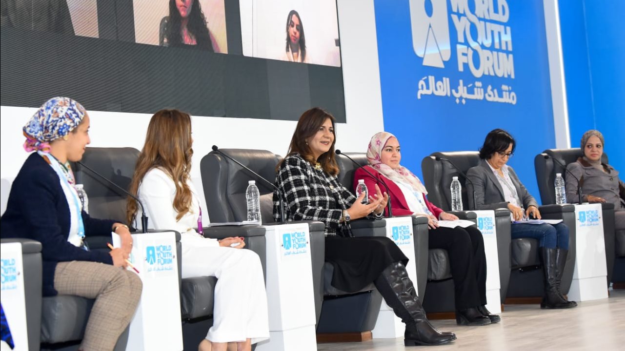السفيرة نبيلة مكرم وزيرة الهجرة 