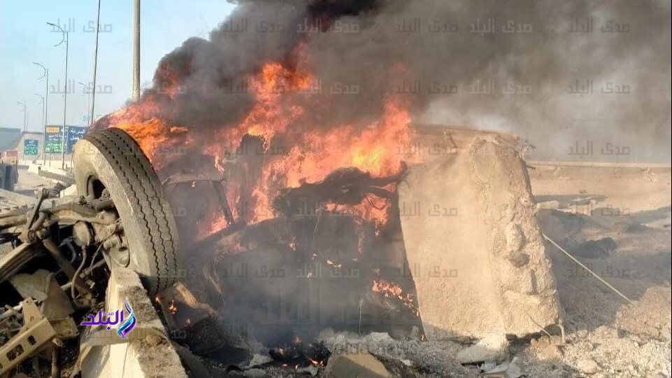 انقلاب سيارة نقل وتفحمها على الدائري الأوسطي بحلوان 