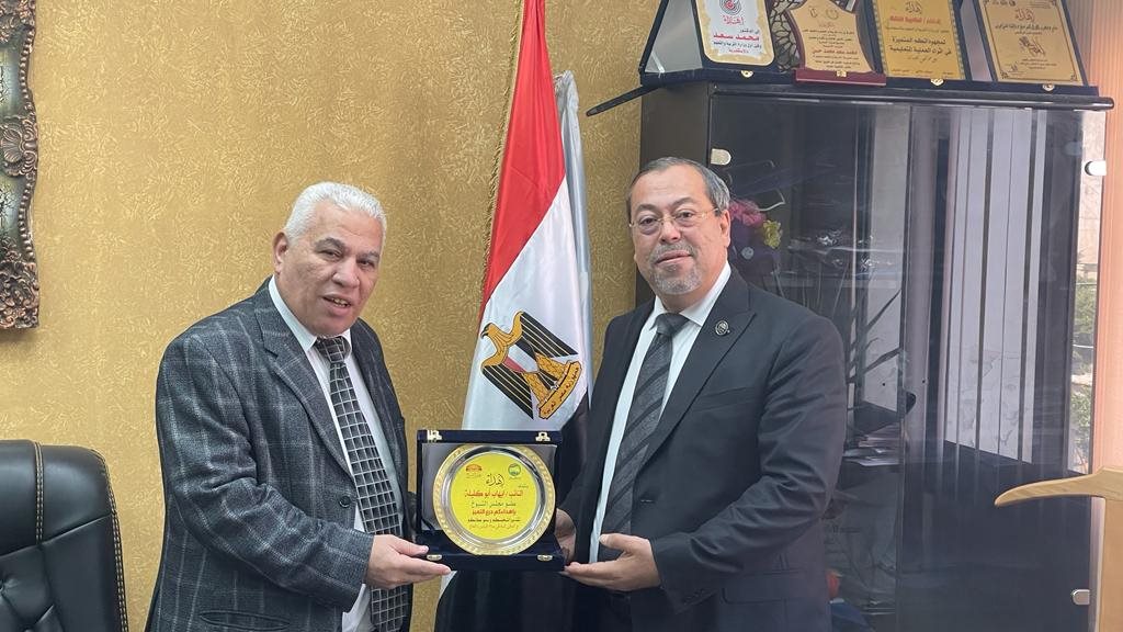 النائب  إيهاب أبوكليلة يكرم دكتور محمد سعد