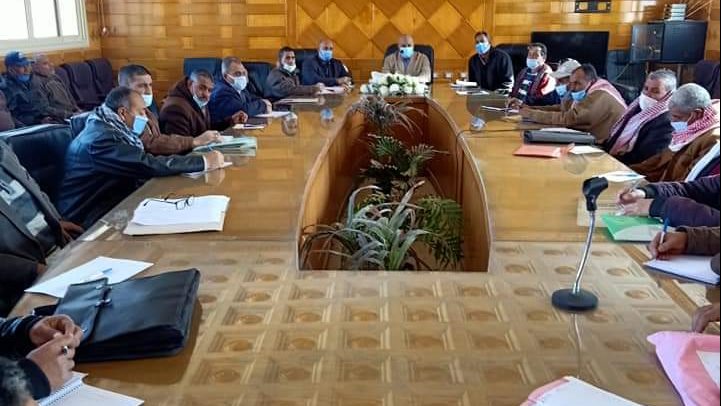 اجتماع رئيس مدينة الحسنة  بسكرتيري القري