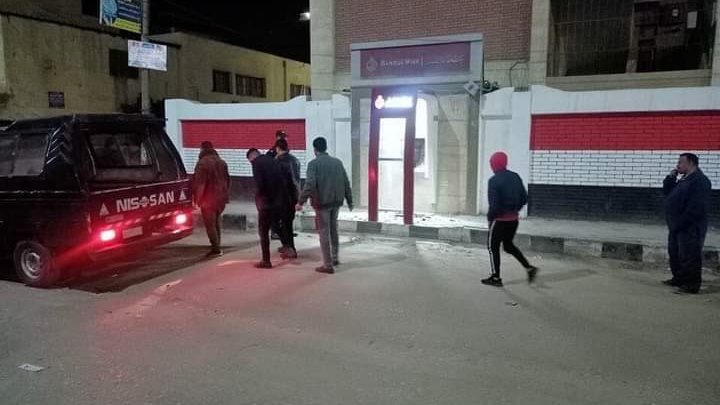 القبض علي متهم  أشعل النيران في ماكينة صراف ٱلي بجوار مدرسة 