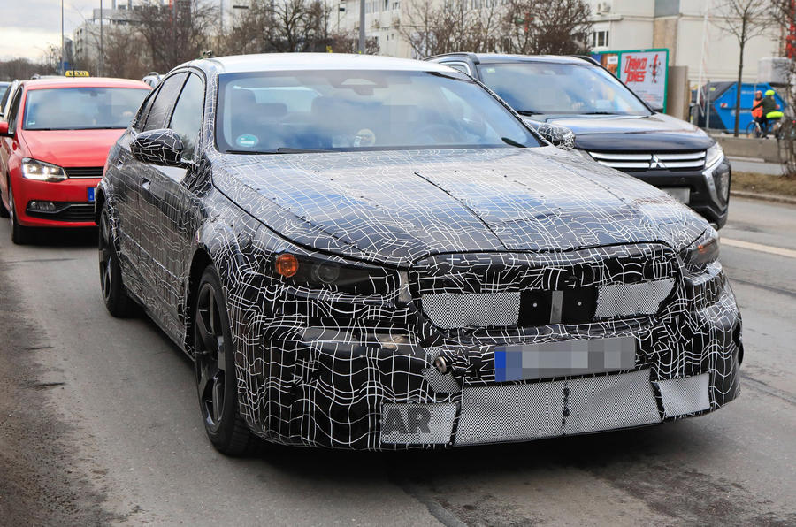 BMW M5موديل 2024 ستحصل على محرك V8بقوة 700 حصان | صور