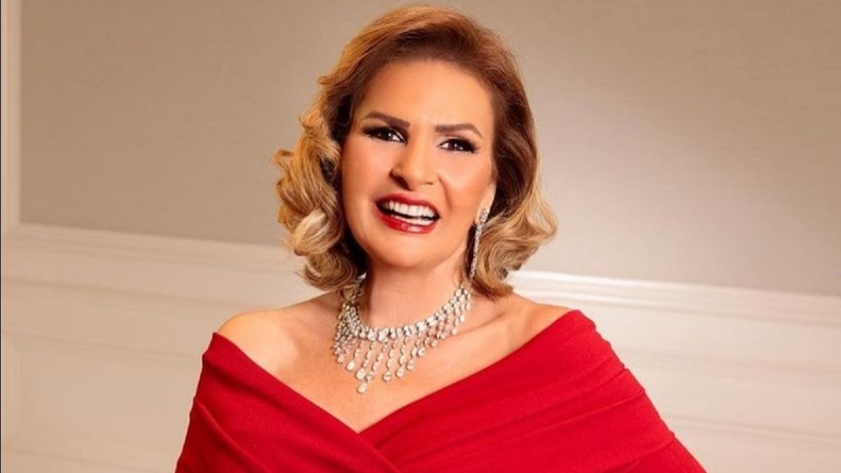 الفنانة يسرا 