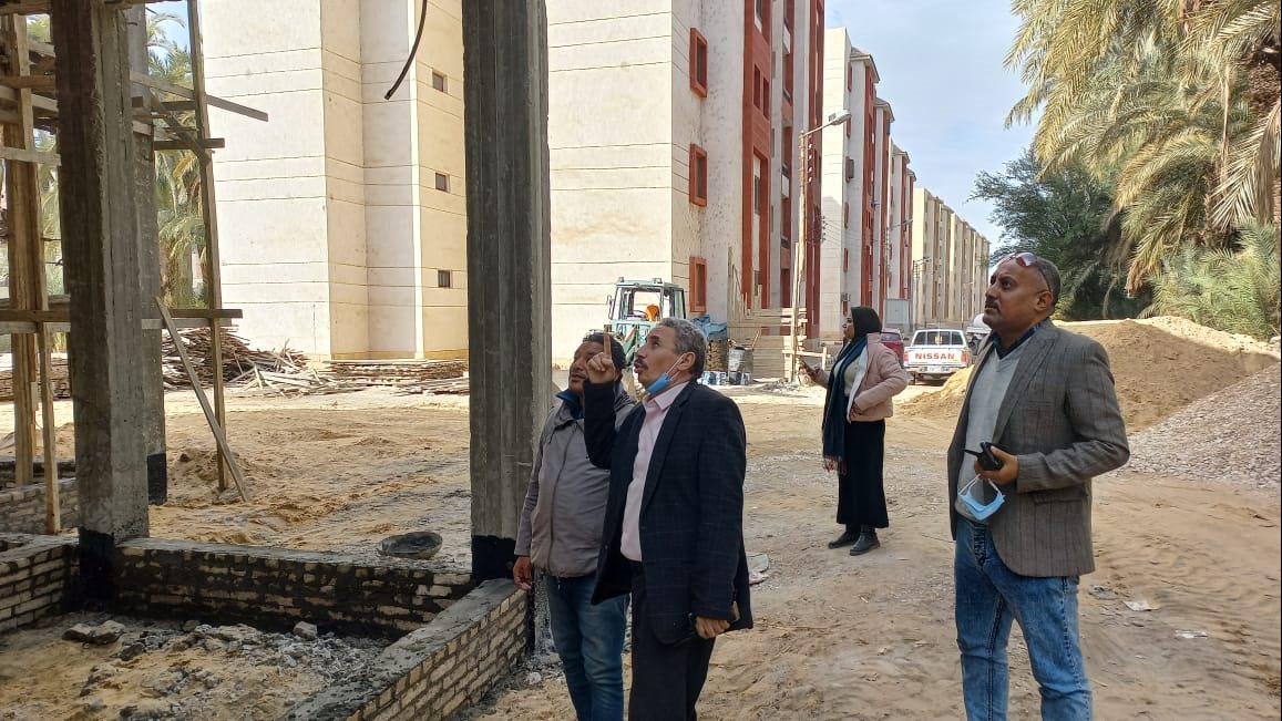 رئيس مركز أبنوب يتفقد أعمال المبادرة الرئاسية بقرى المركز