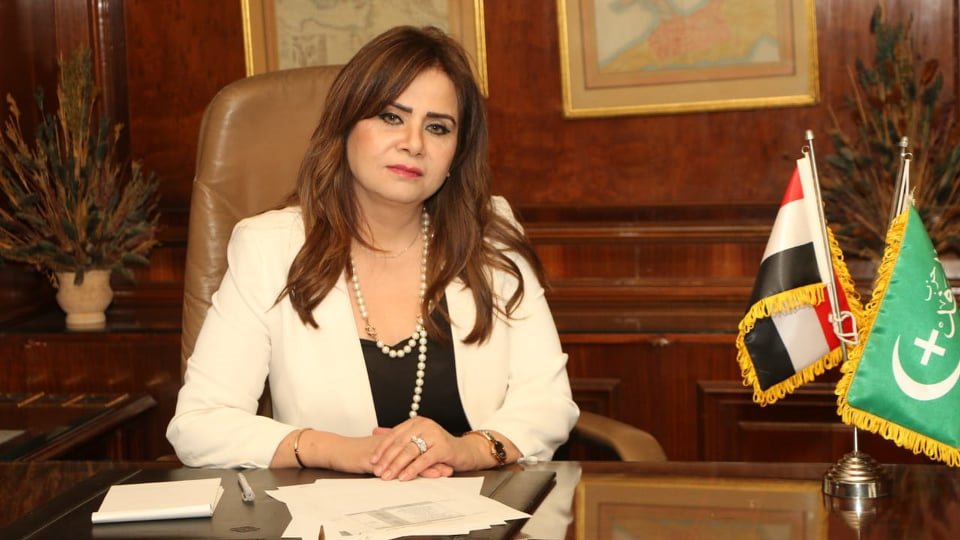 النائبة أمل رمزى ، عضو مجلس الشيوخ