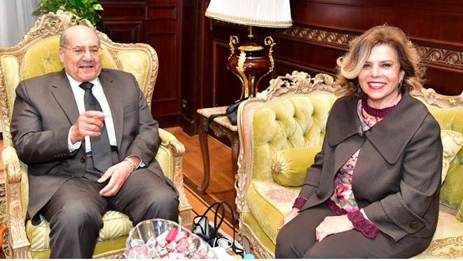 السفيرة مشيرة خطاب مع رئيس مجلس الشيوخ