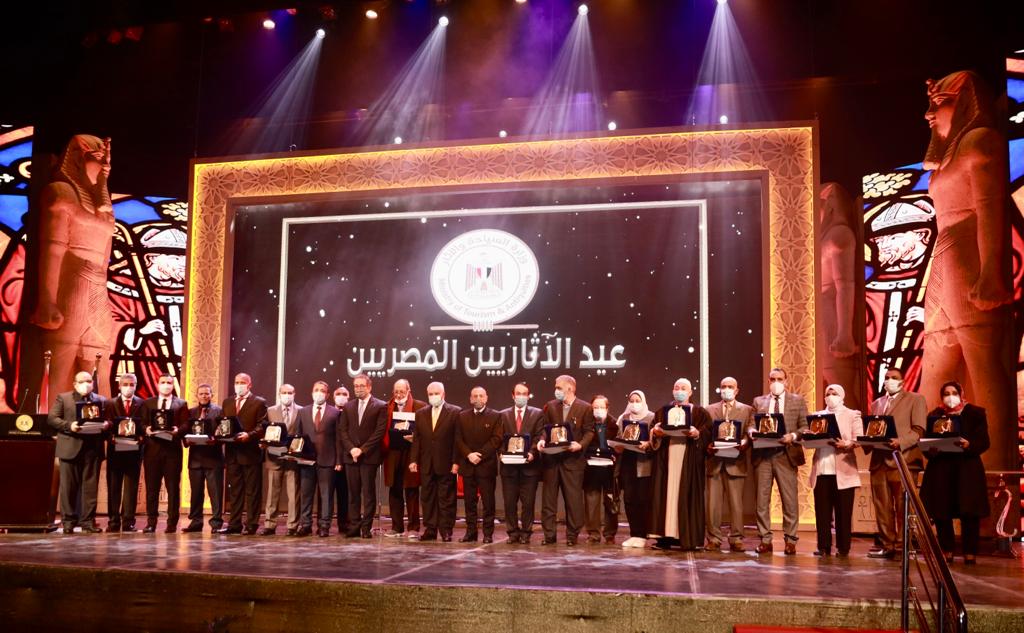 وزير السياحة والآثار في عيد الآثاريين
