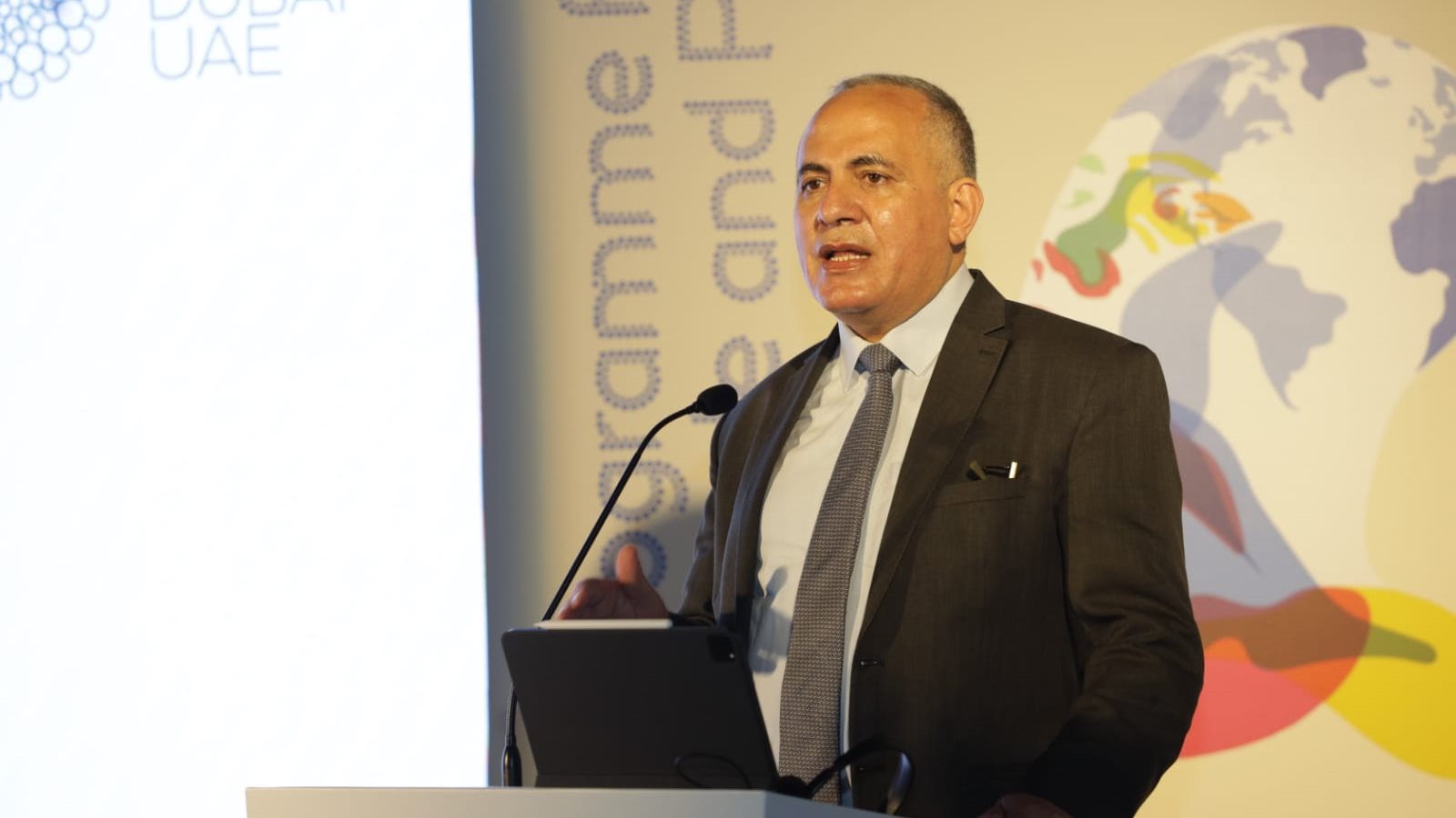 الدكتور محمد عبد العاطى وزير الرى