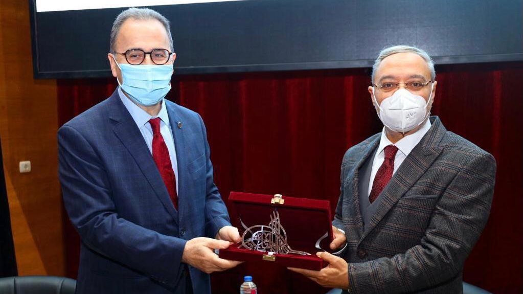 رئيس  جامعة طنطا يكرم مديرة الوكالة الأمريكية للتنمية الدولي