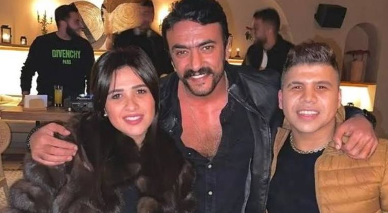 عمر كمال والعوضي وياسمين عبد العزيز 