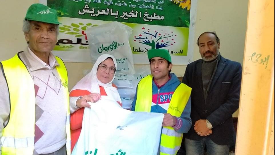 توزيع لحوم وبطاطين علي الأيتام بسيناء