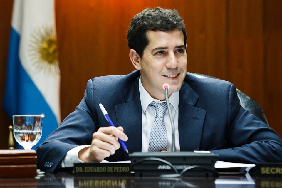  وزير الداخلية الأرجنتيني إدواردو دي بيدرو