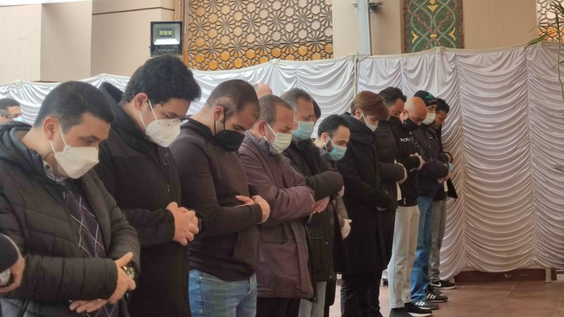 صلاة الجنازة على والد الفنان شادي شامل