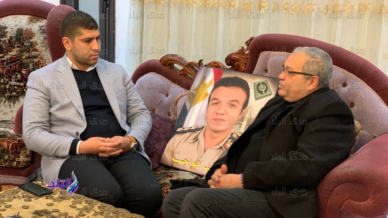 والد الشهيد نقيب مصطفى سمير بدوي