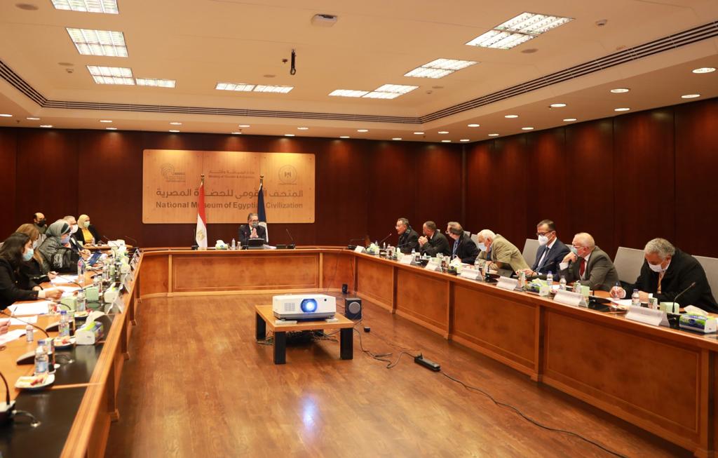 وزير السياحة والآثار 