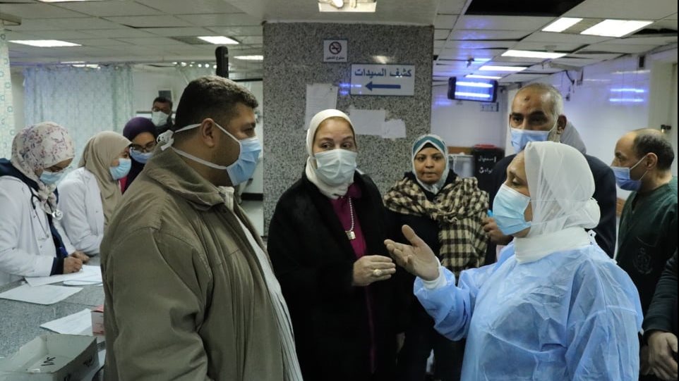 عميدة كلية طب بنات الأزهرخلال زيارة مفاجئة لمستشفى الزهراء 