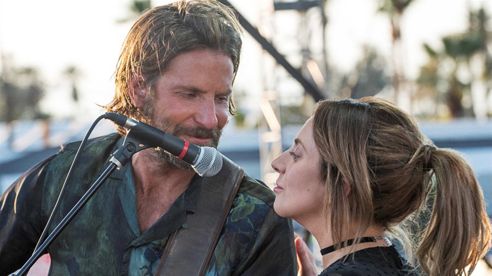 برادلي كوبر وليدي جاجا في A Star Is Born