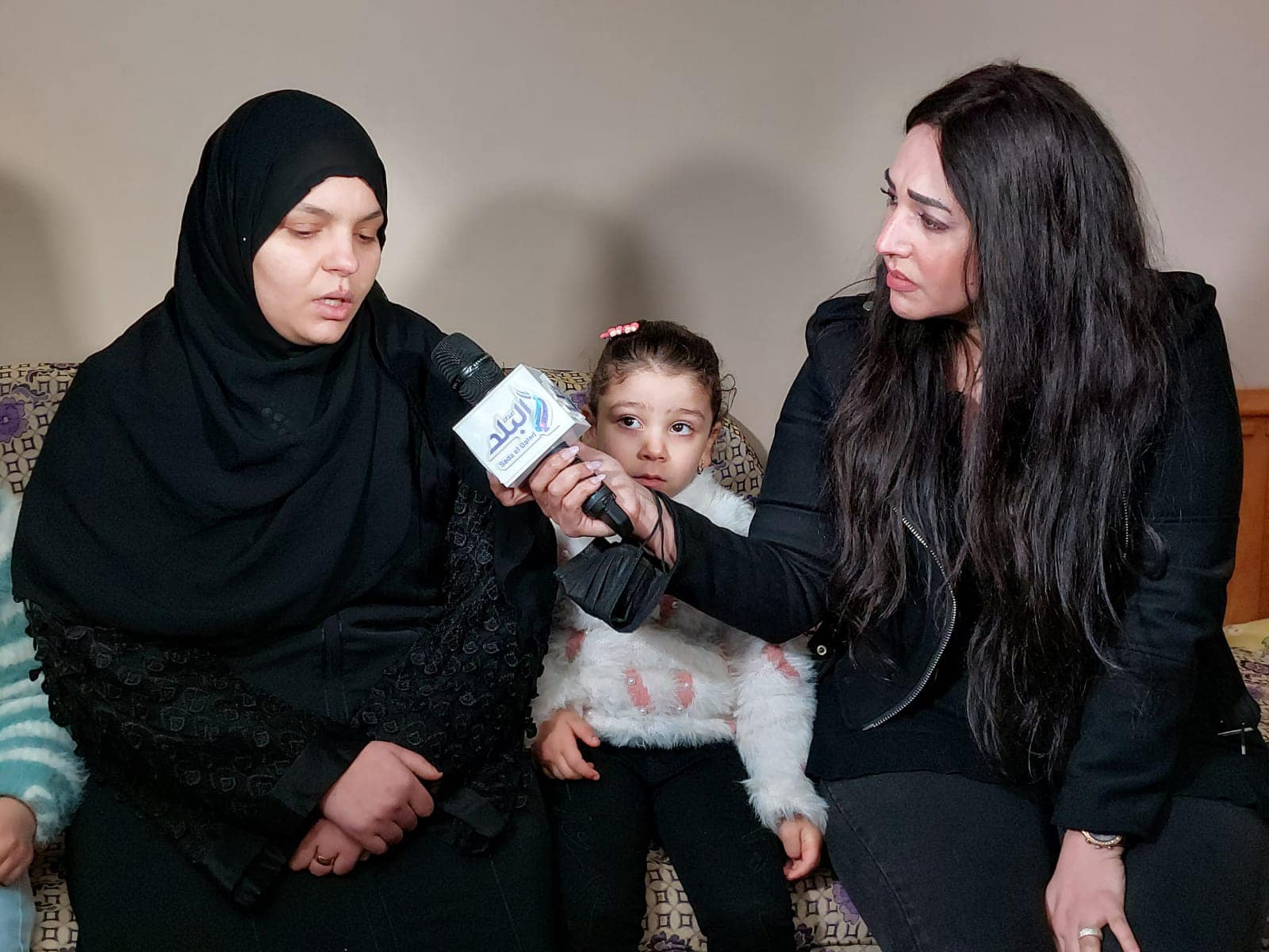 زوجة شاب تم قتله على يد خارين على القانون