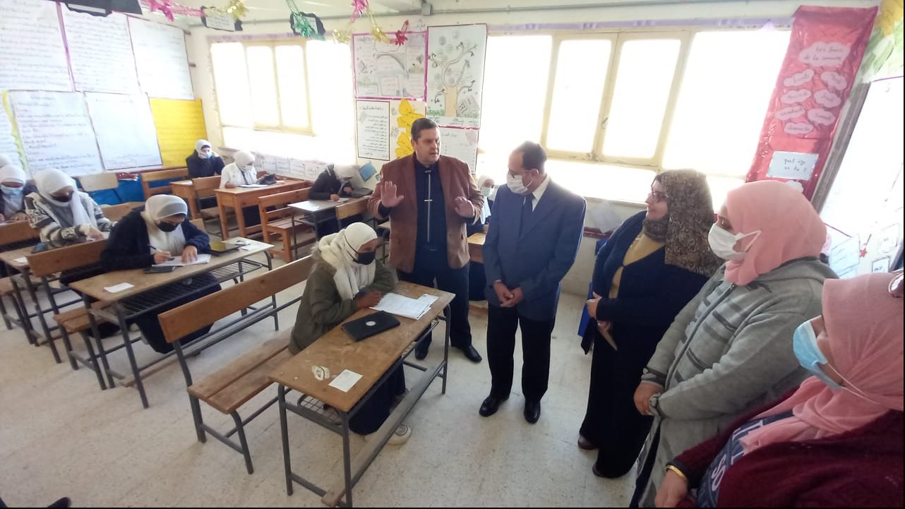 محافظ شمال سيناء يتفقد امتحانات  الشهادة الاعدادية 