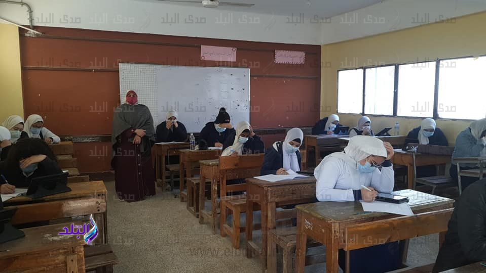 امتحانات الصف الاول الثانوي