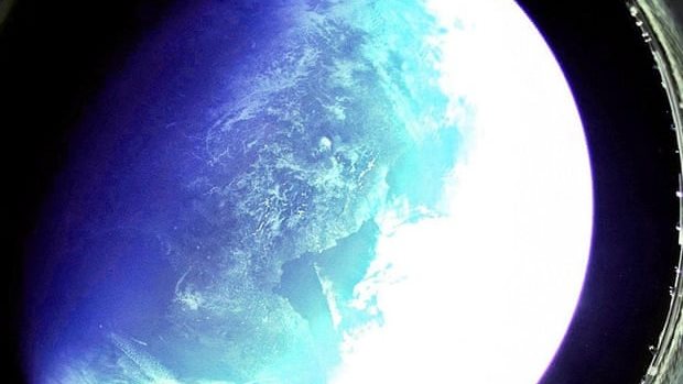 التقطت بواسطة كاميرا مثبتة على الرأس الحربي للصاروخ. 