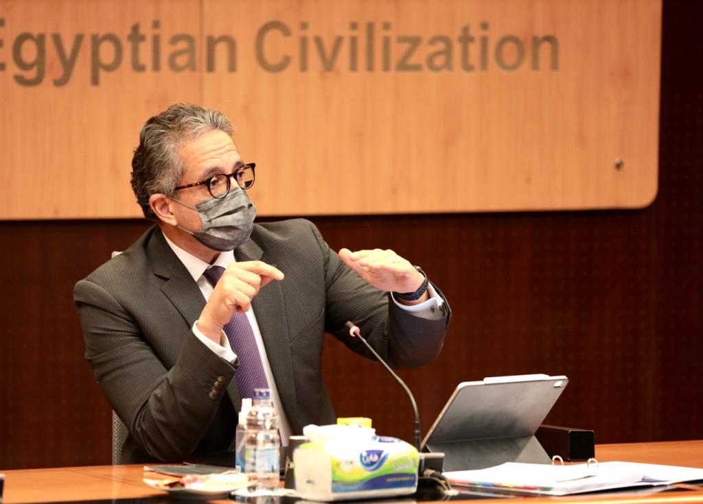 وزير السياحة والآثار 