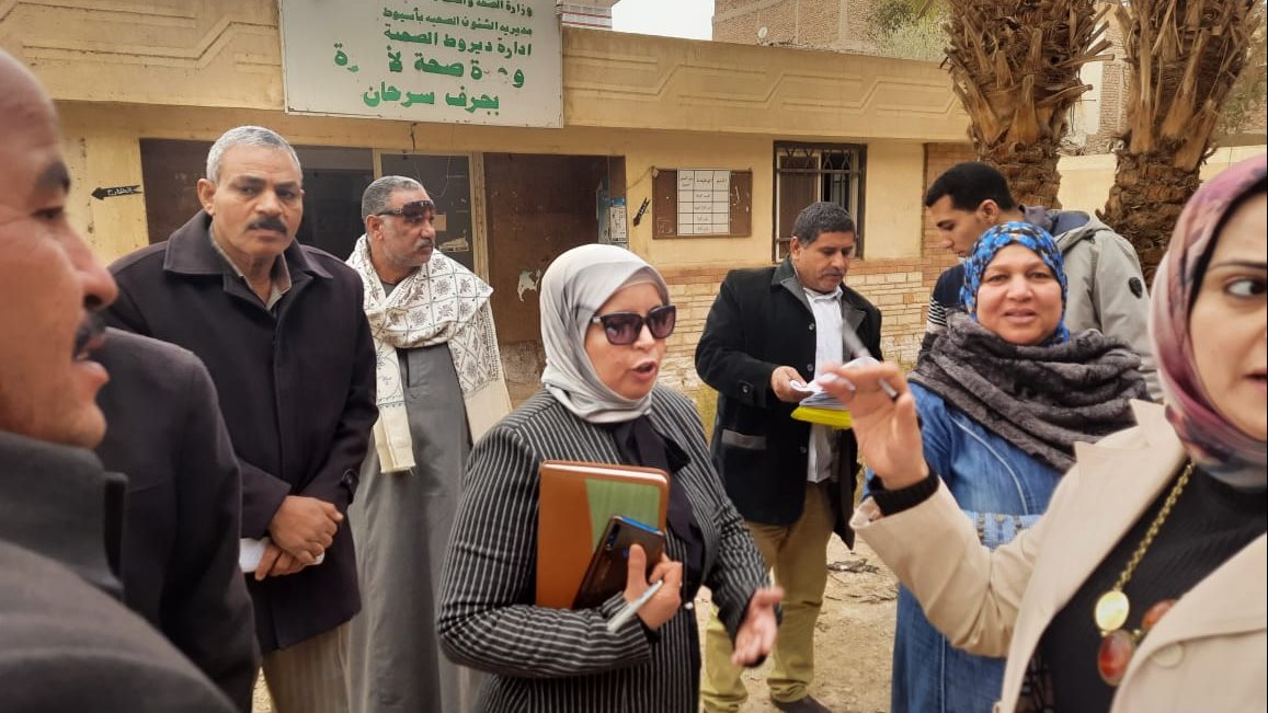 سكرتير مساعد أسيوط تتفقد عددا من الوحدات الصحية 