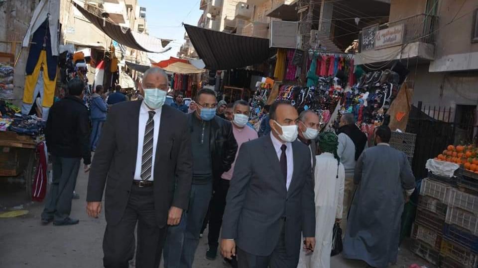 نائب محافظ المنيا خلال جوله بسمالوط 