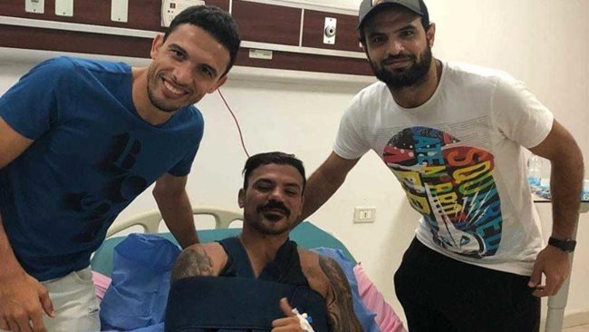 عمرو زكي عقب تعرضه لحادث في وقت سابق