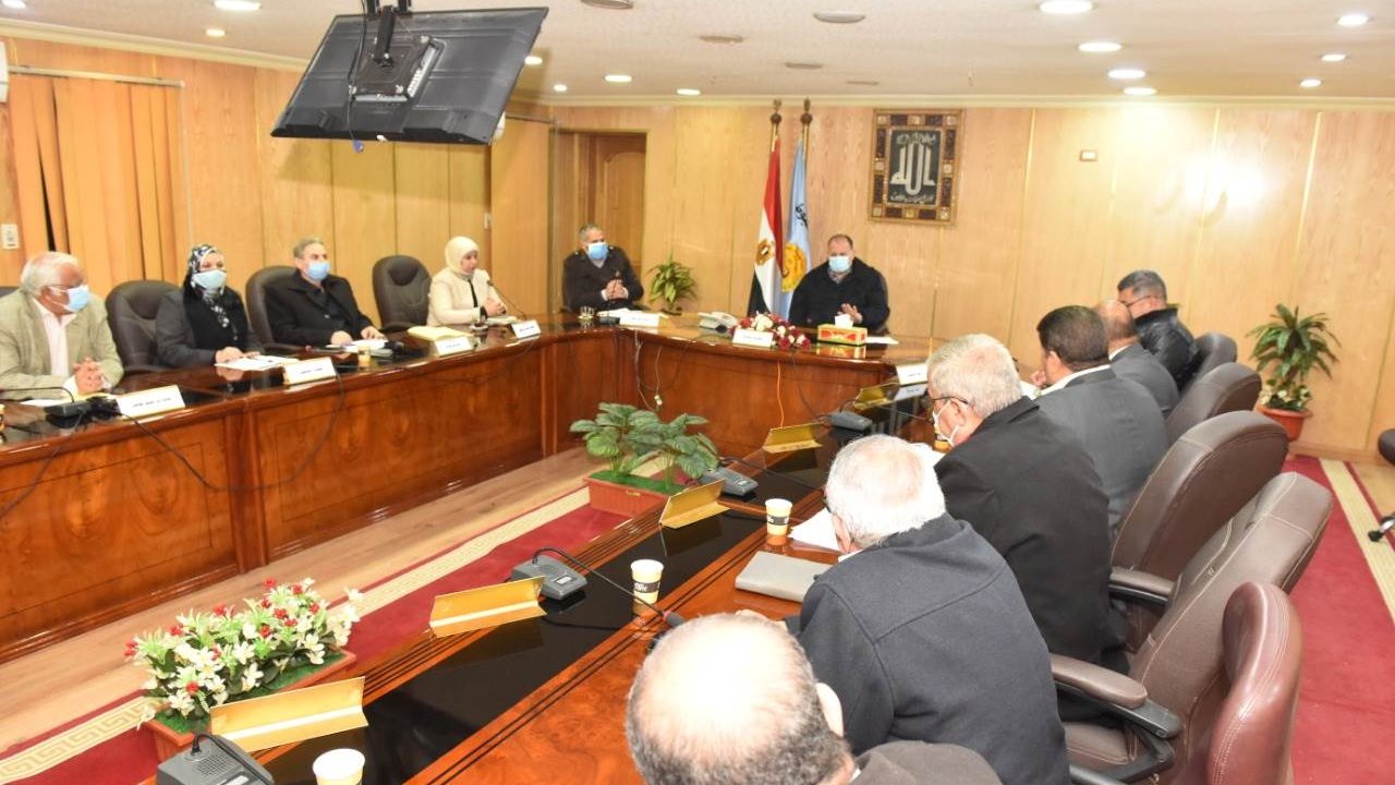 محافظ أسيوط يجتمع بمسئولي الري وحماية النيل  محافظ أسيوط يجتمع بمسئولي الري وحماية النيل