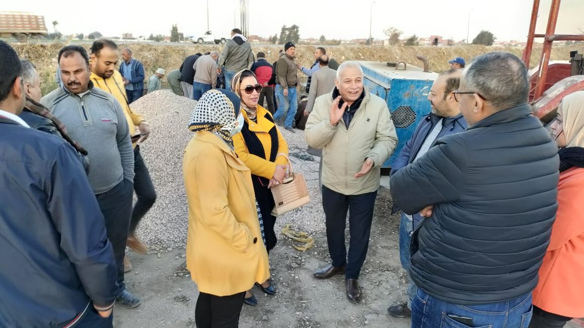 رئيس مياه البحيرة فى جولة بقرية الوفائية بالدلنجات