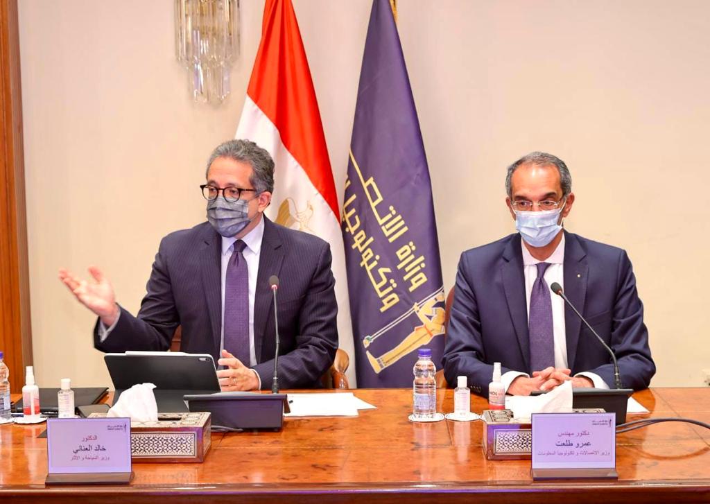وزيرا السياحة والآثار والاتصالات 