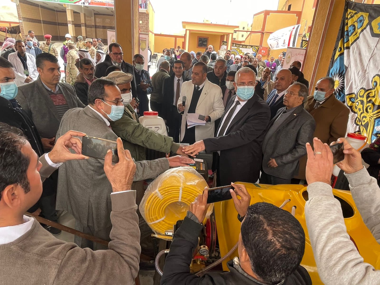 وزير الزراعة خلال جولته بسيناء