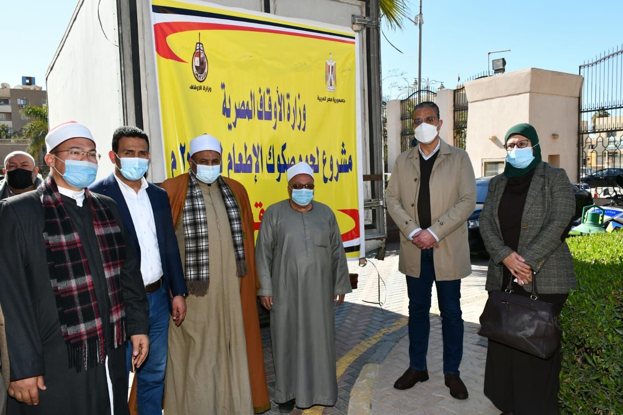 محافظ الفيوم أثناء اللقاء