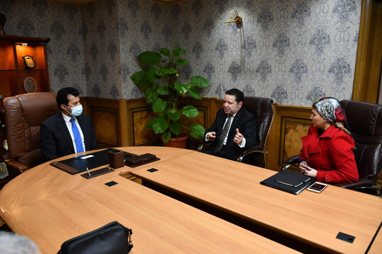 وزير الشباب والرياضة