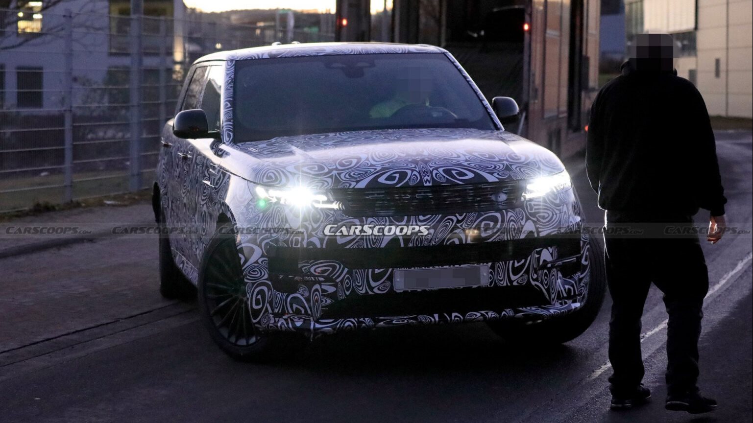 السيارة لاندروفر رنج روفر سبورت 2023