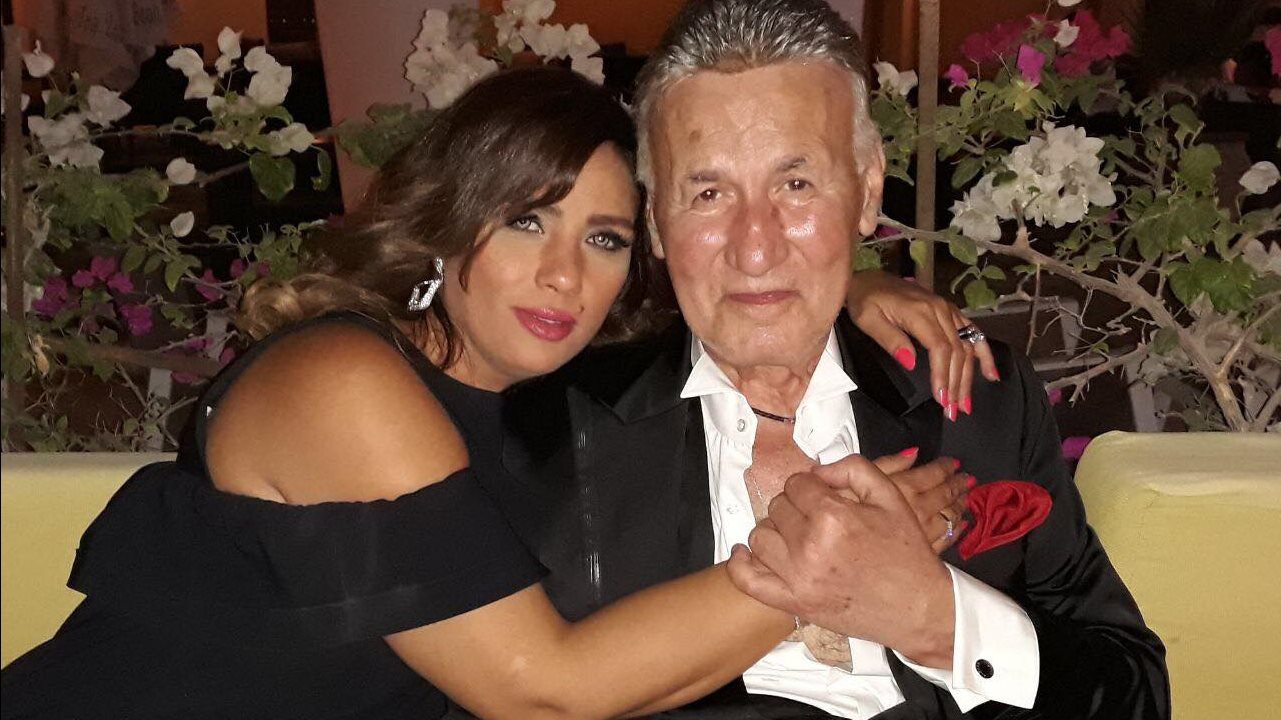 عزت أبو عوف وزوجته الثانية  عزت أبو عوف وزوجته الثانية