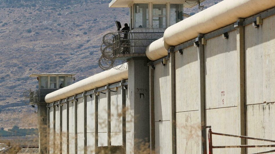 أسرى فلسطينيون ينفذون خطوات تصعيدية إثر توتر في سجون إسرائيل