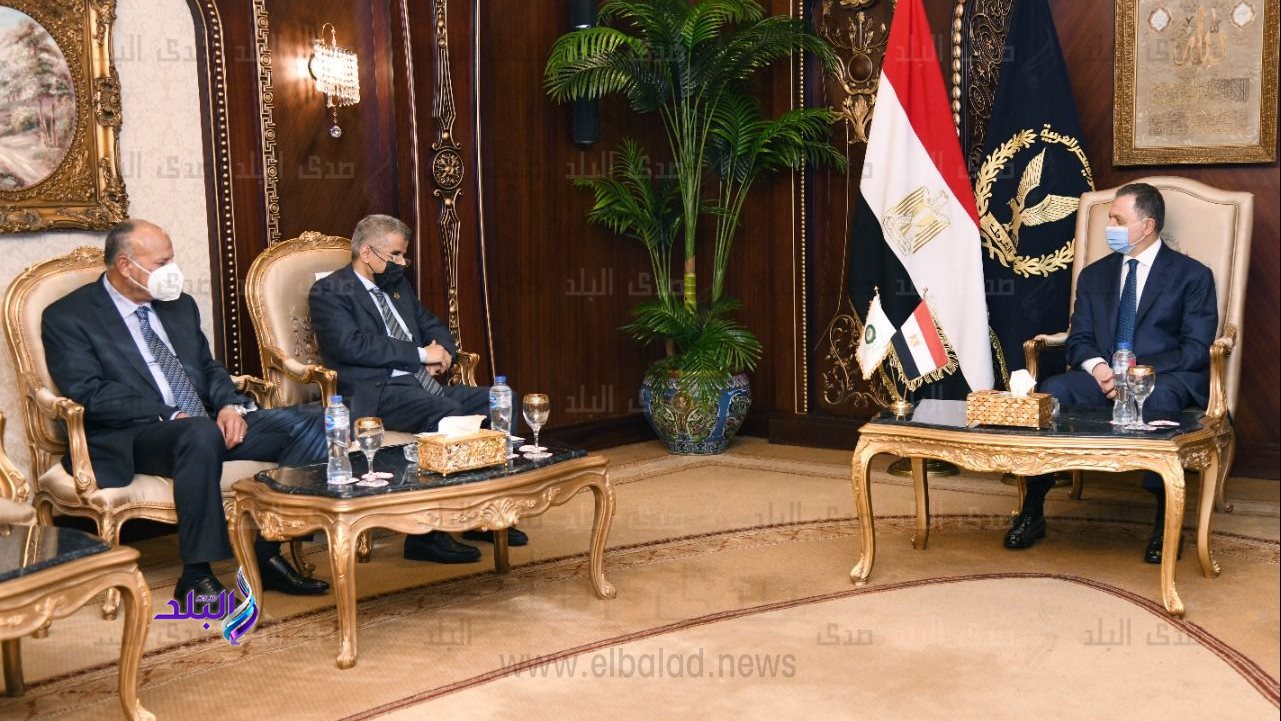 وزير الداخلية يستقبل بن كومان