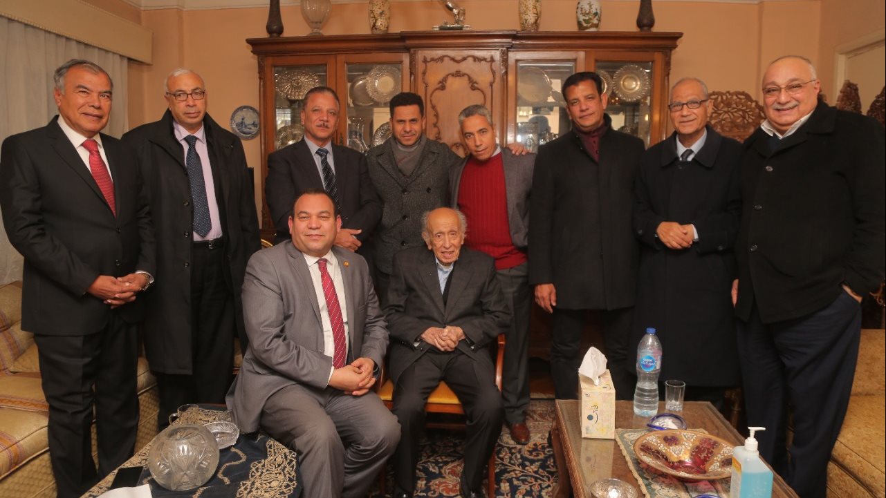 الاحتفال بعيد ميلاد الكاتب محمد عبد الجواد