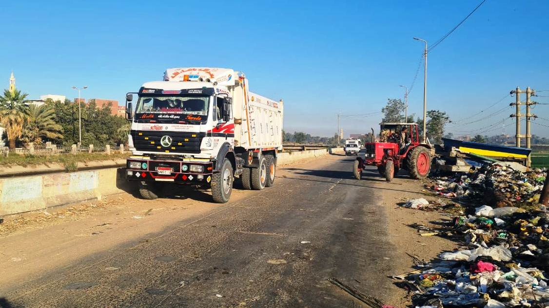 جهود إزالة التعديات بأسوان 