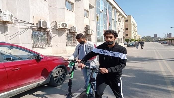 استخدام الـ سكوتر كوسيلة المواصلات داخل مجمع كليات طنطا  استخدام الـ سكوتر كوسيلة المواصلات داخل مجمع كليات طنطا