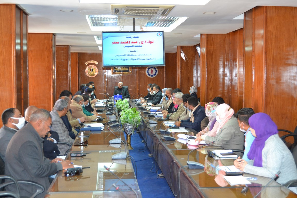 اللواء عبد المجيد صقر محافظ السويس