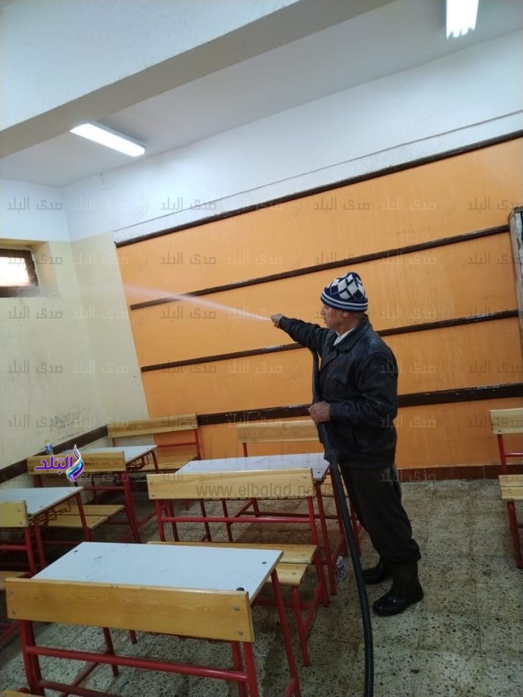 تنظيف المدارس استعدادا لبدء الترم الثاني