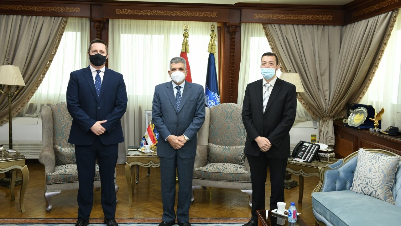 اثناء اللقاء